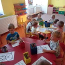 CO DĚLAJÍ MALÁČCI